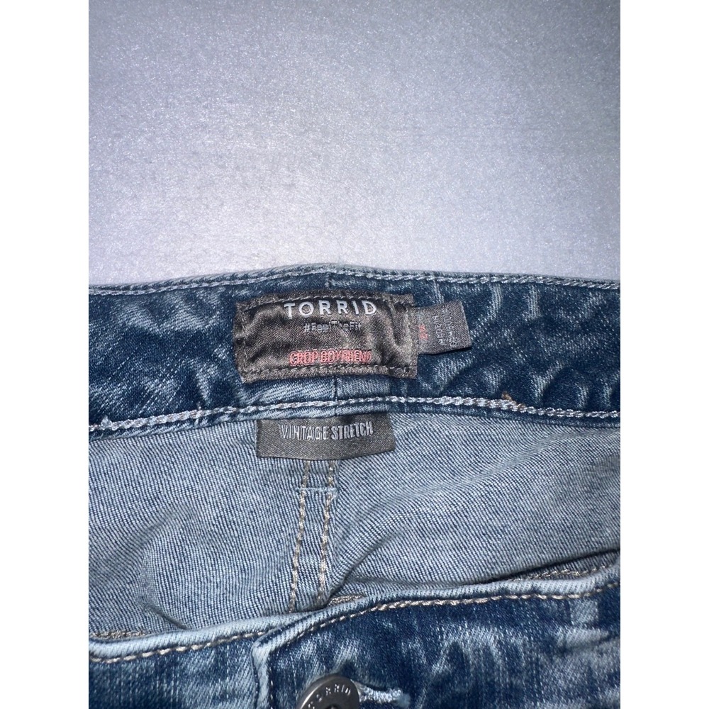 Torrid Crop Boyfriend Vintage Stretch Mid Rise Women's Distressed Jeans Size 26 - Picture 8 of 9